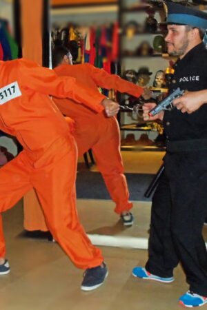 Policía y Preso